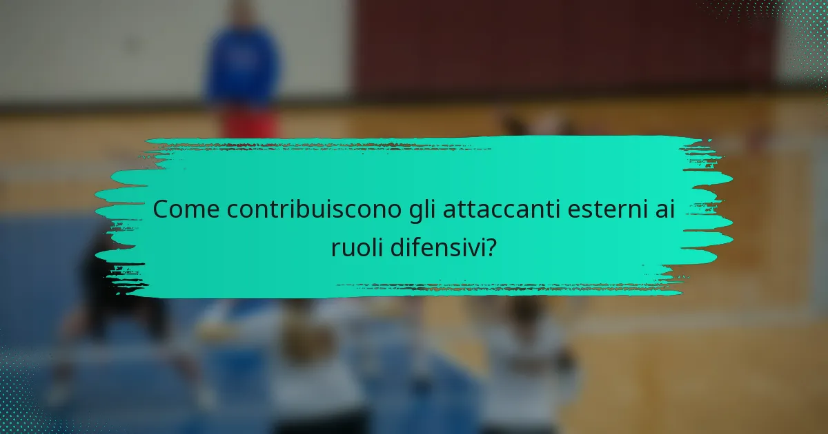 Come contribuiscono gli attaccanti esterni ai ruoli difensivi?